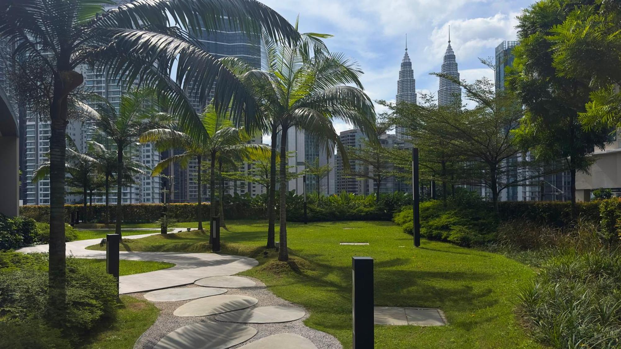 Moonway Suites At Eaton Klcc Kuala Lumpur Exterior photo